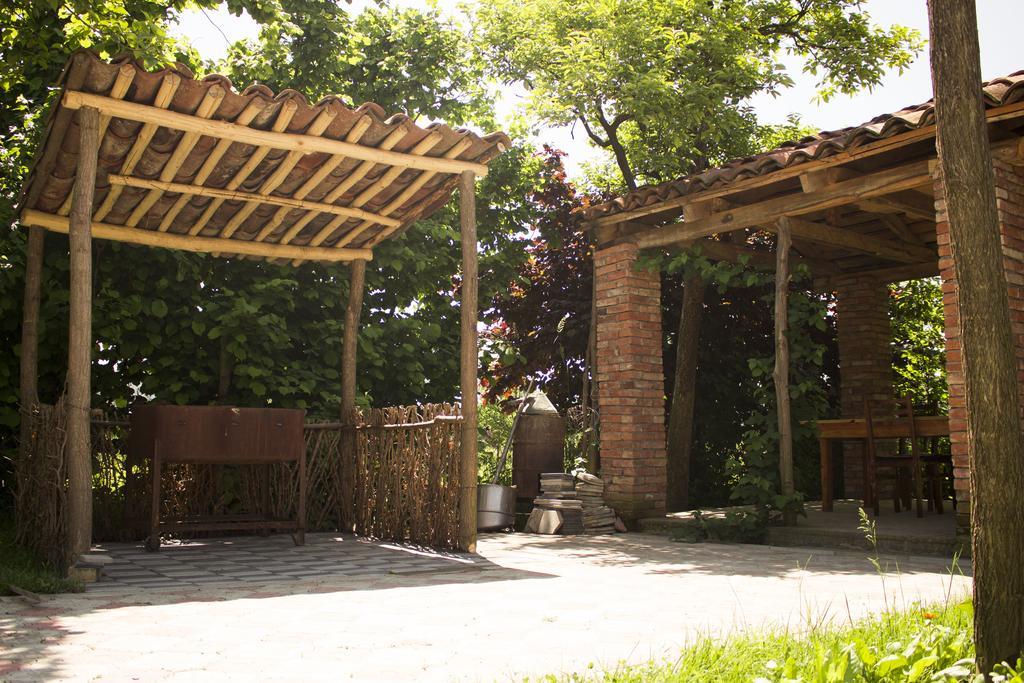 Nona Guest House Shilda Buitenkant foto