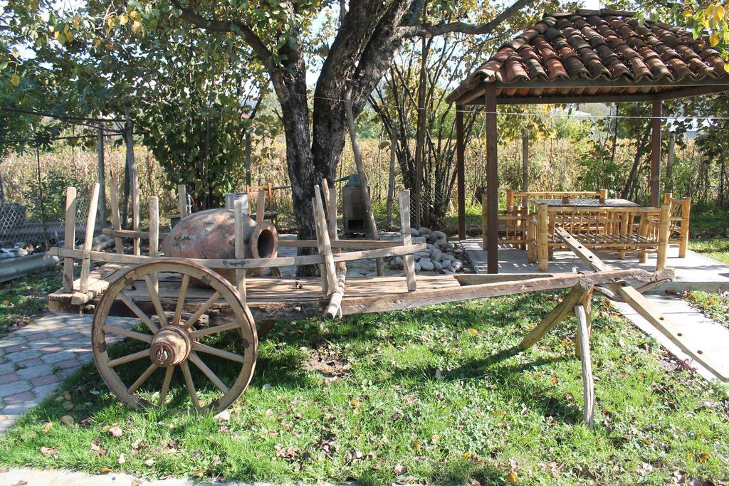 Nona Guest House Shilda Buitenkant foto