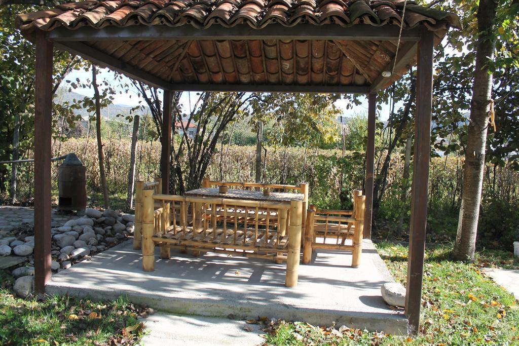 Nona Guest House Shilda Buitenkant foto